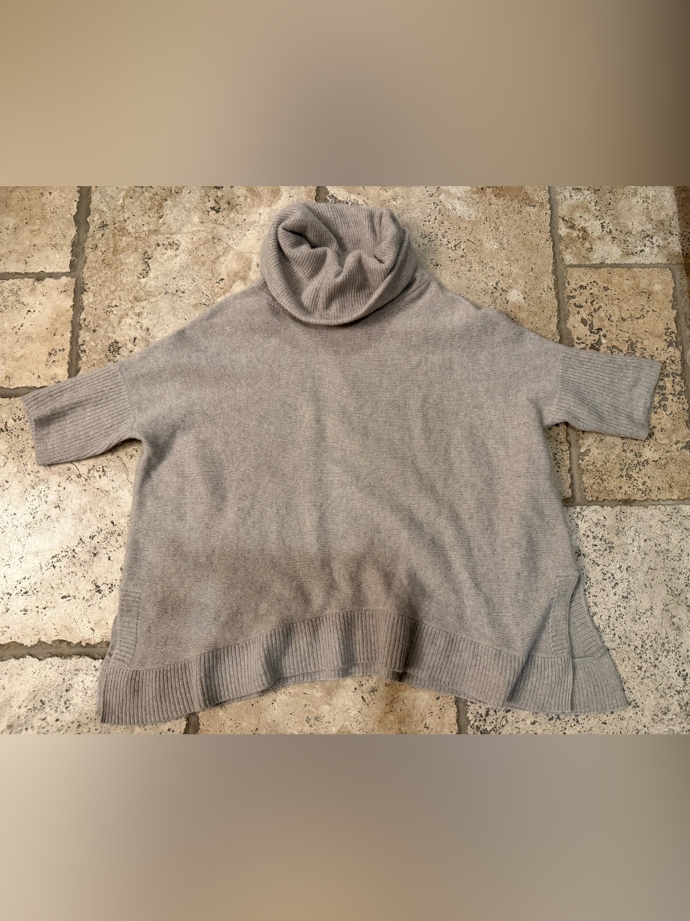 Women's Short-Sleeve 100% Cashmere Turtleneck Sweater in Light Gray